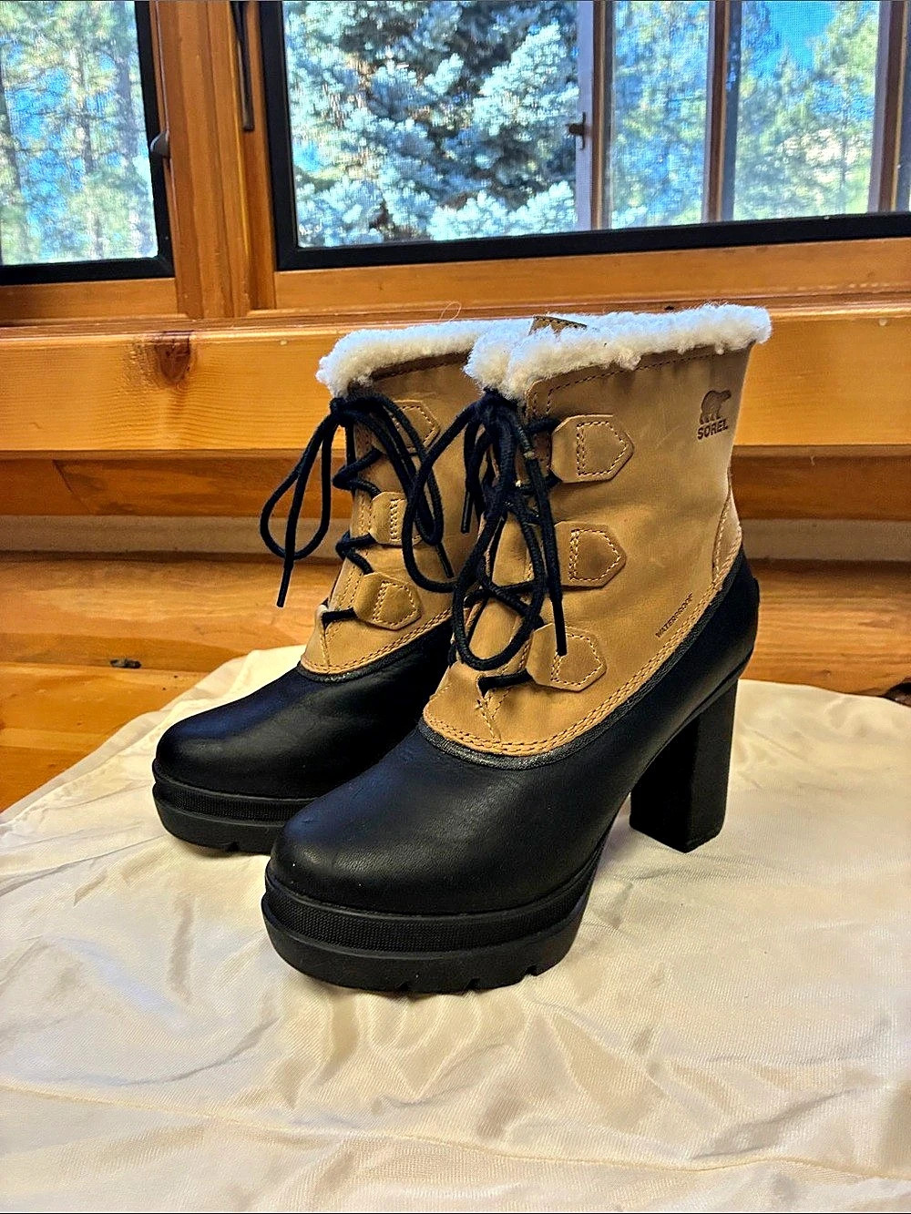 Sorel Joan of Arctic Wedge II Lace Boot Winter Boots Black & Tan